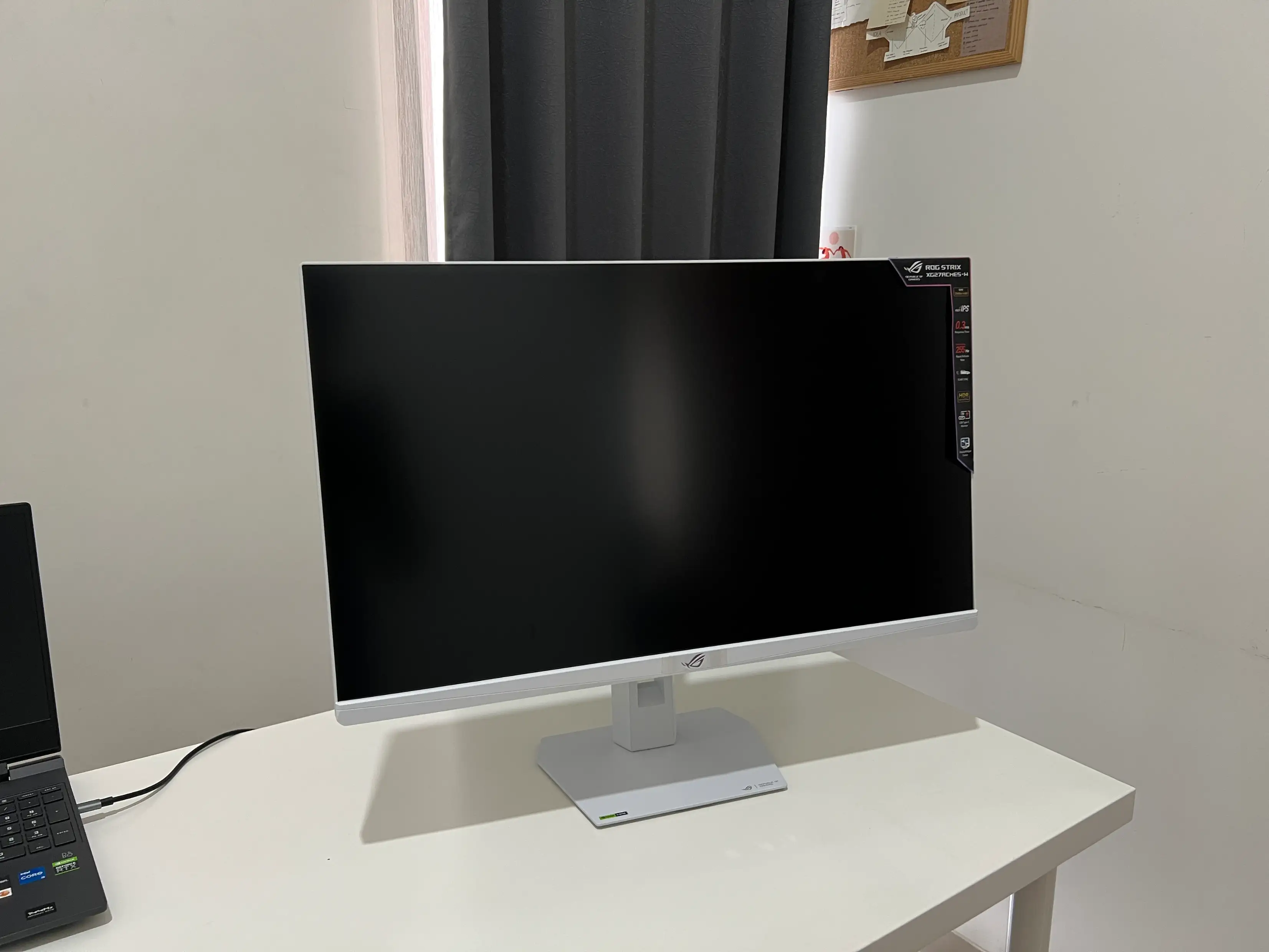 Asus ROG Strix XG27ACMES White