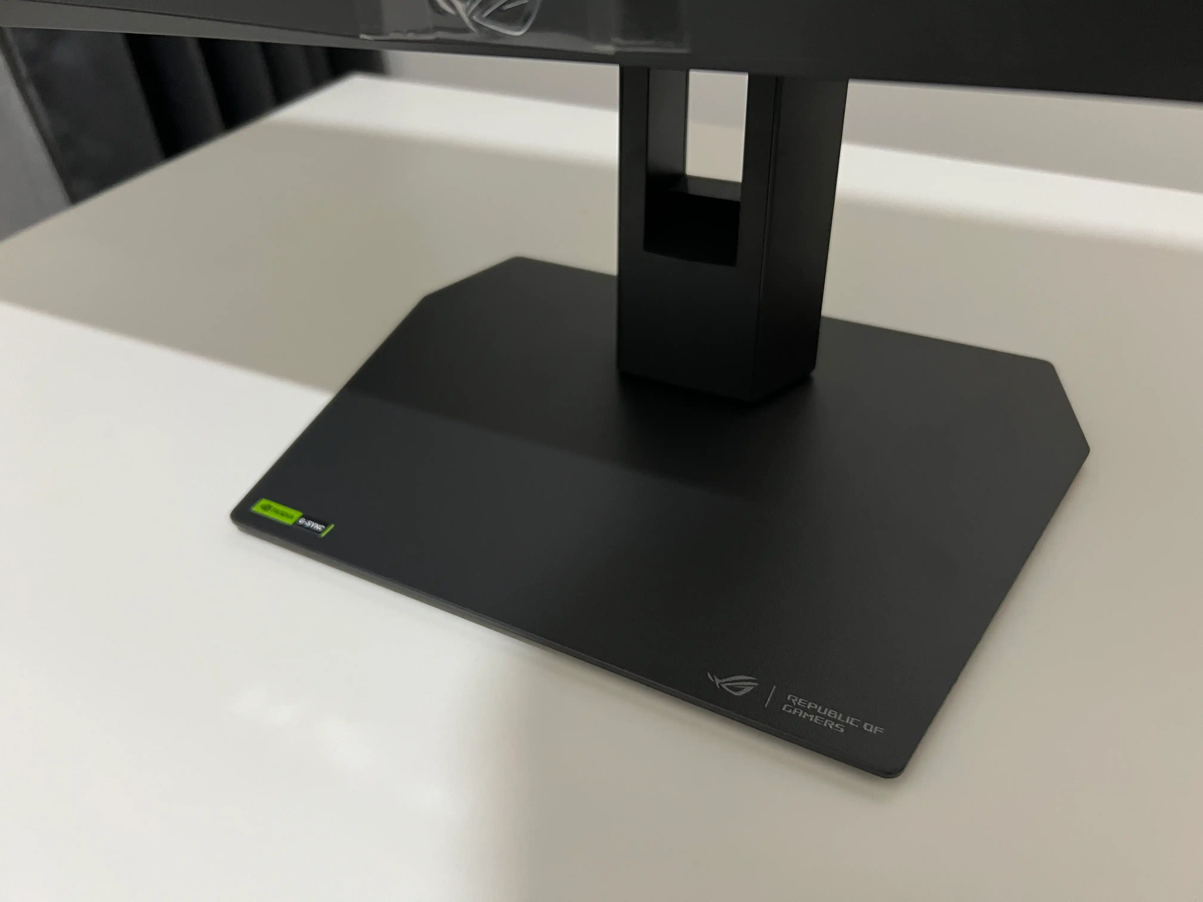 Asus ROG Strix XG27ACMES 3