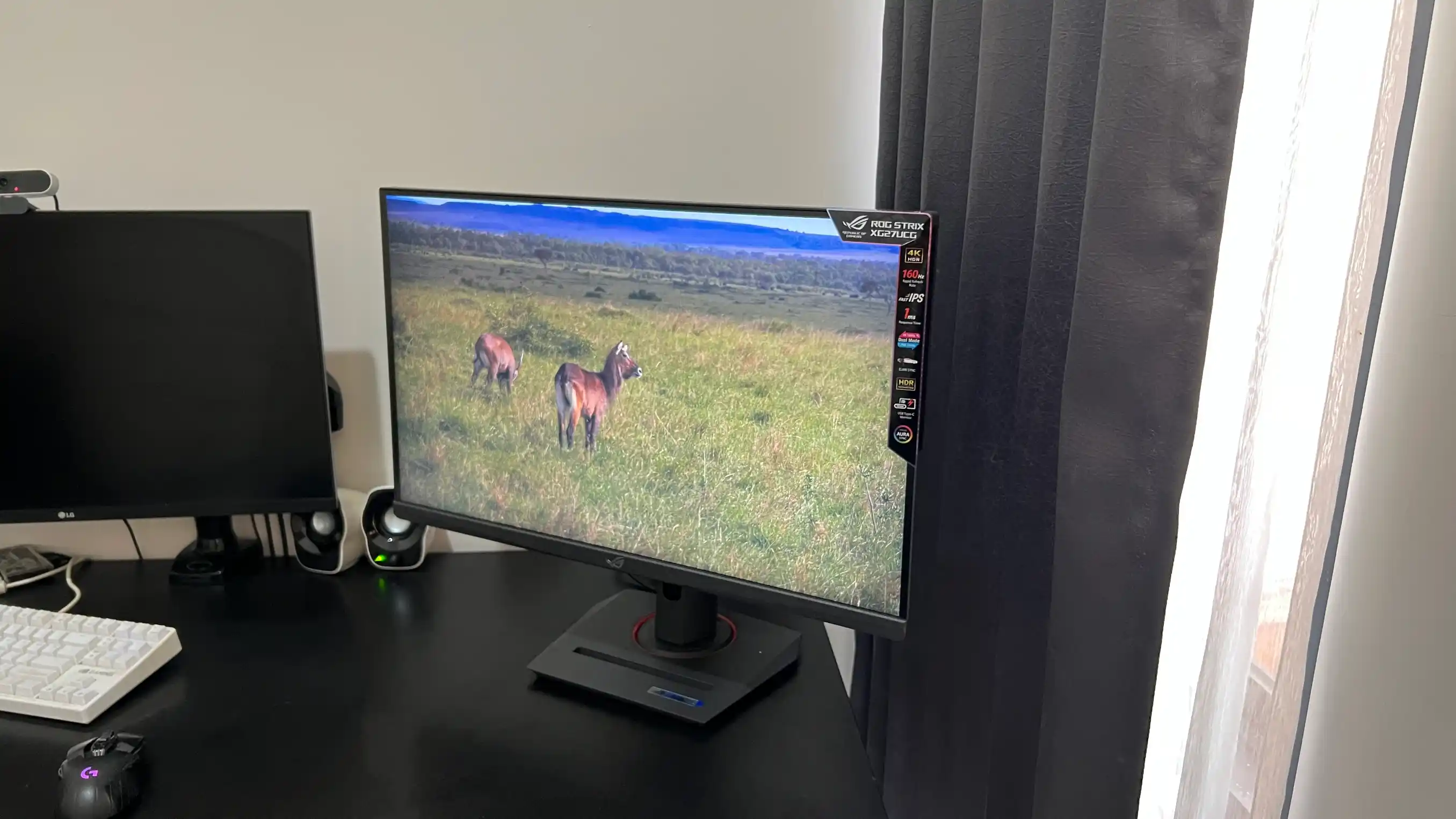 Asus ROG Strix XG27UCG 1