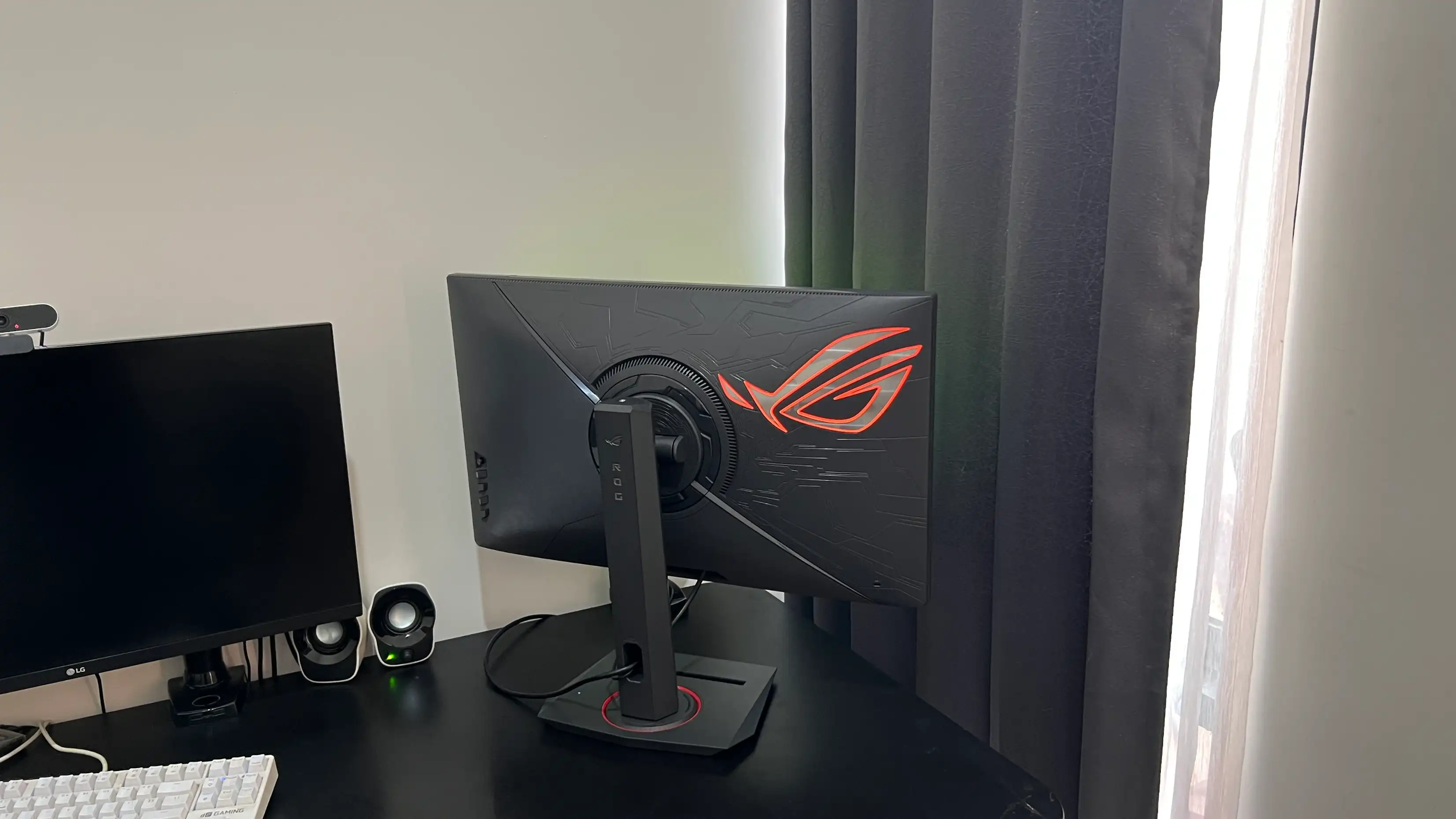Asus ROG Strix XG27UCG 2