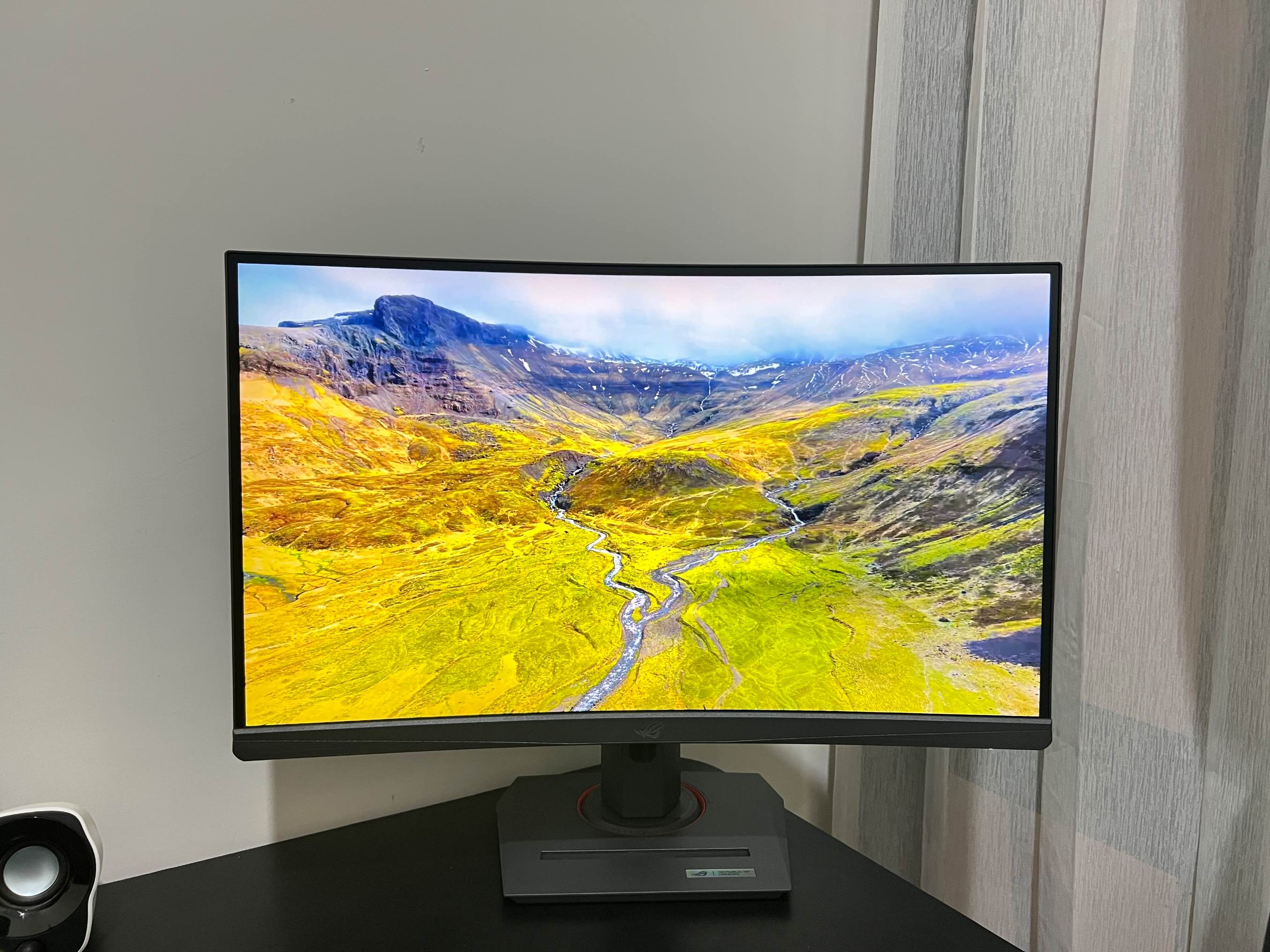 Asus ROG Strix XG27WCS Curved 1