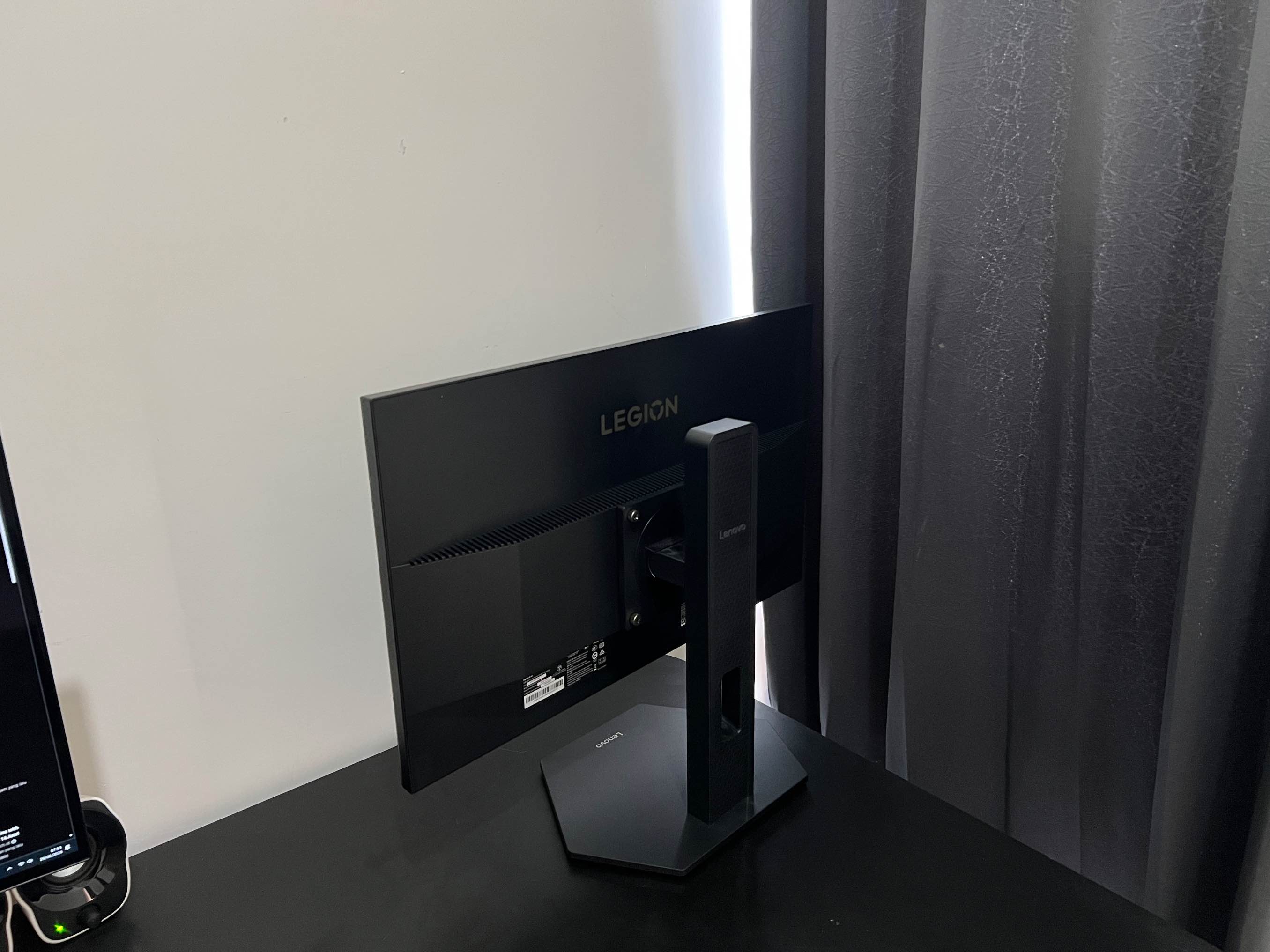 Lenovo Legion 24-10 240hz 4