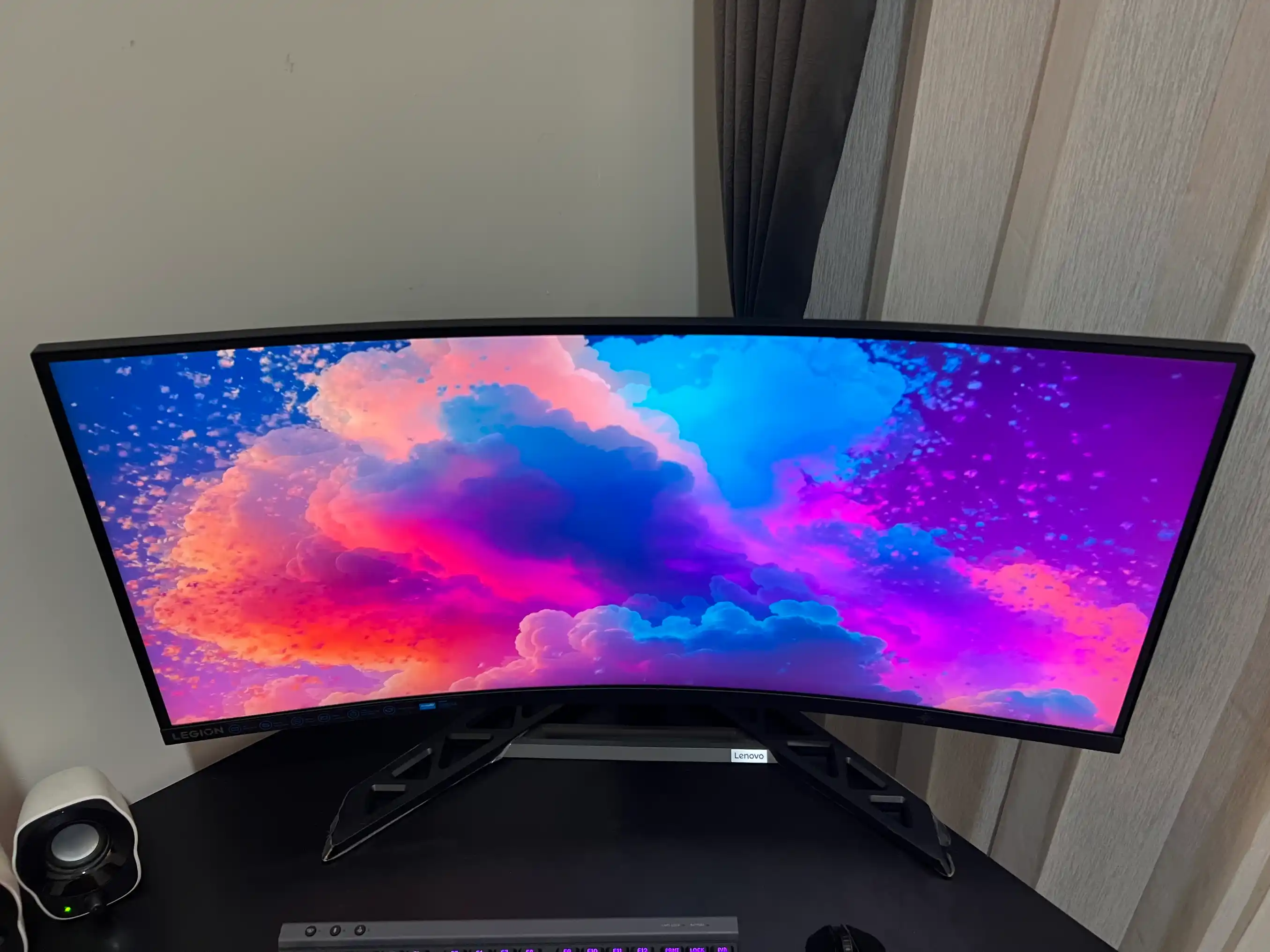 Lenovo Legion R34W-30 1