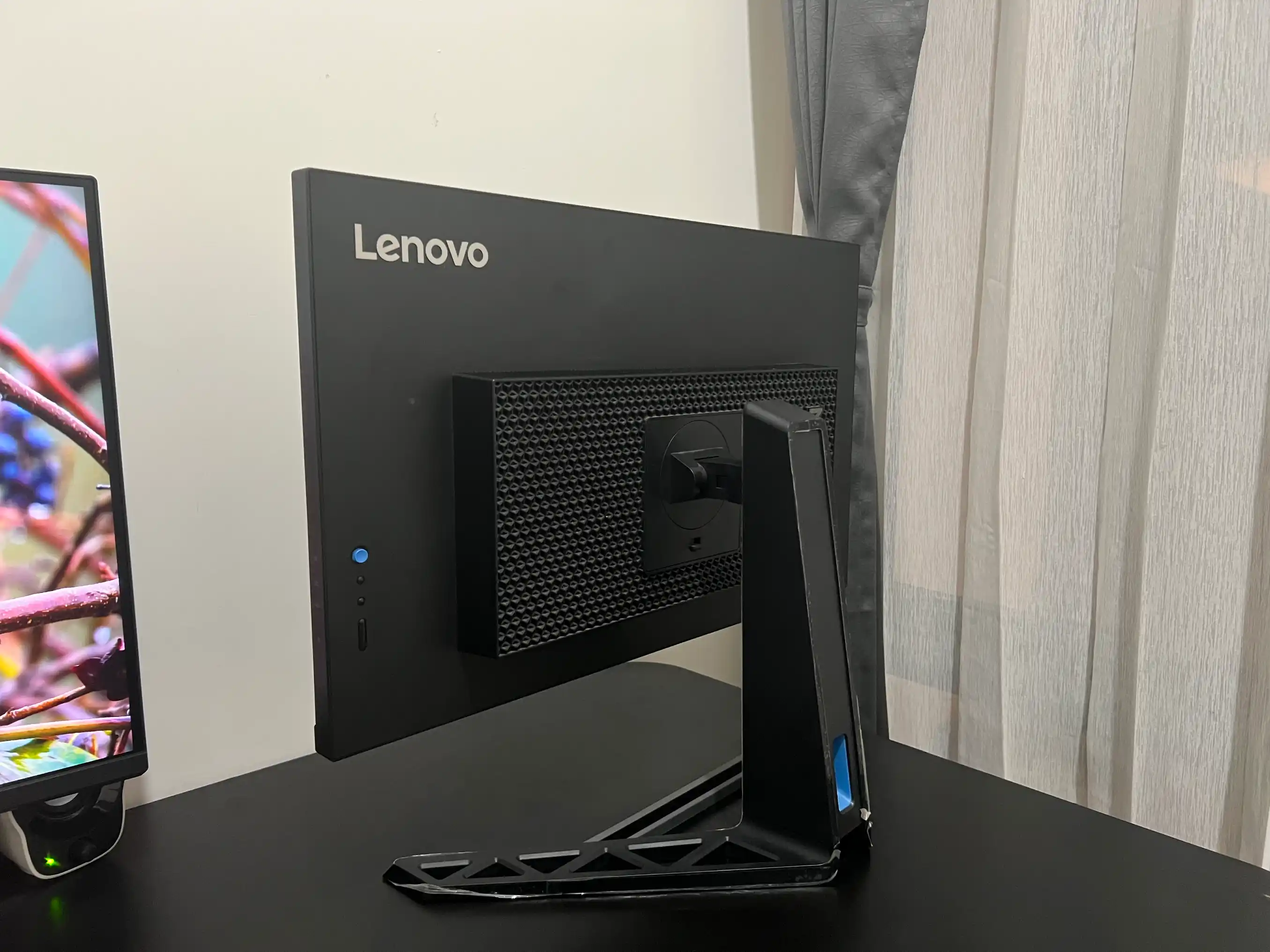 Lenovo Legion Y27QF-30 240hz 4
