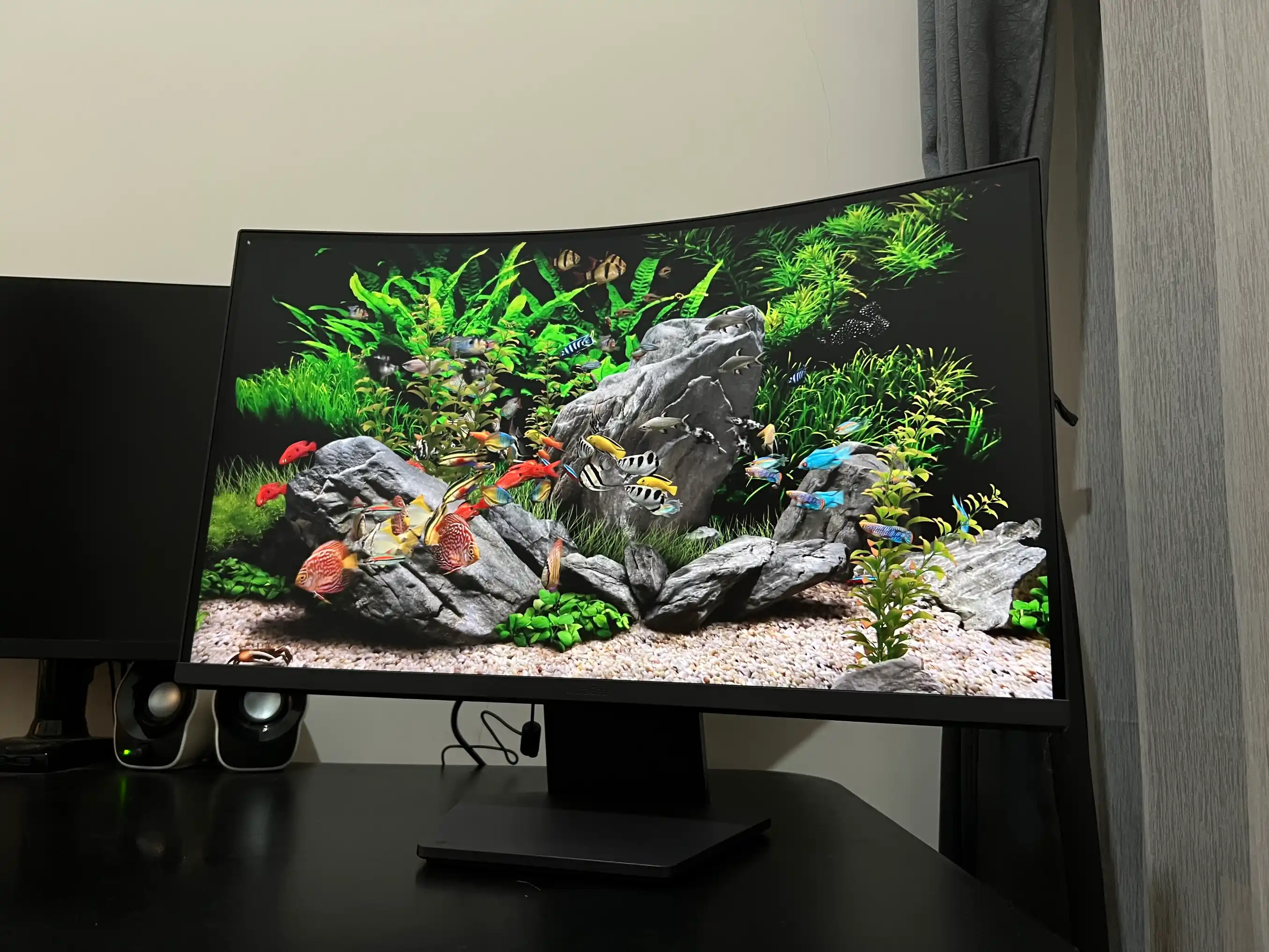 LG 27GS60QC Curved 1