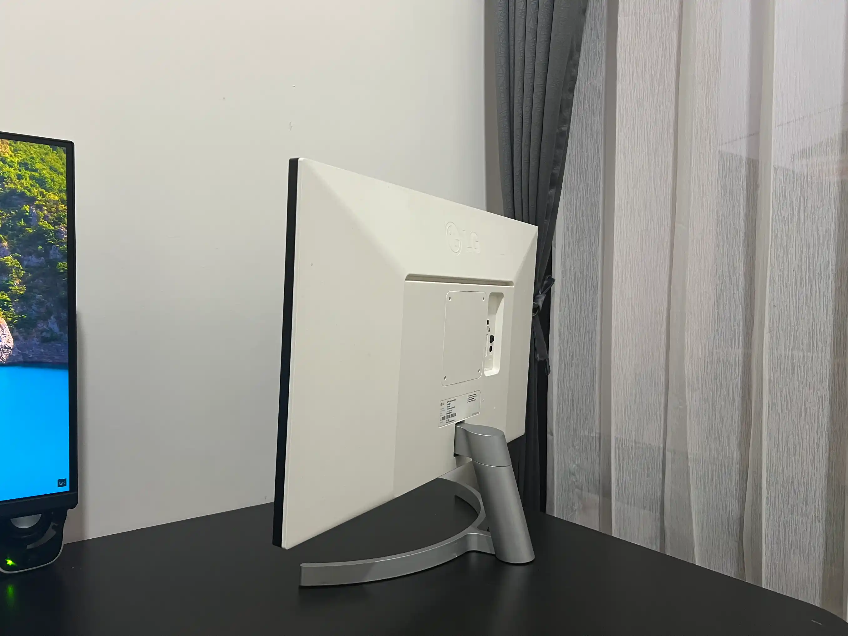 LG 27UL600 4K 3